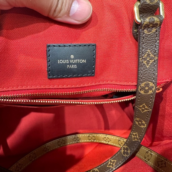 Louis Vuitton Monogram Canvas OnTheGo MM Shoulder Bag Totes - Picture 9 of 11